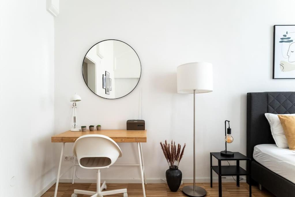 Neat Studio Steps To Center By Hm Vienna Luaran gambar